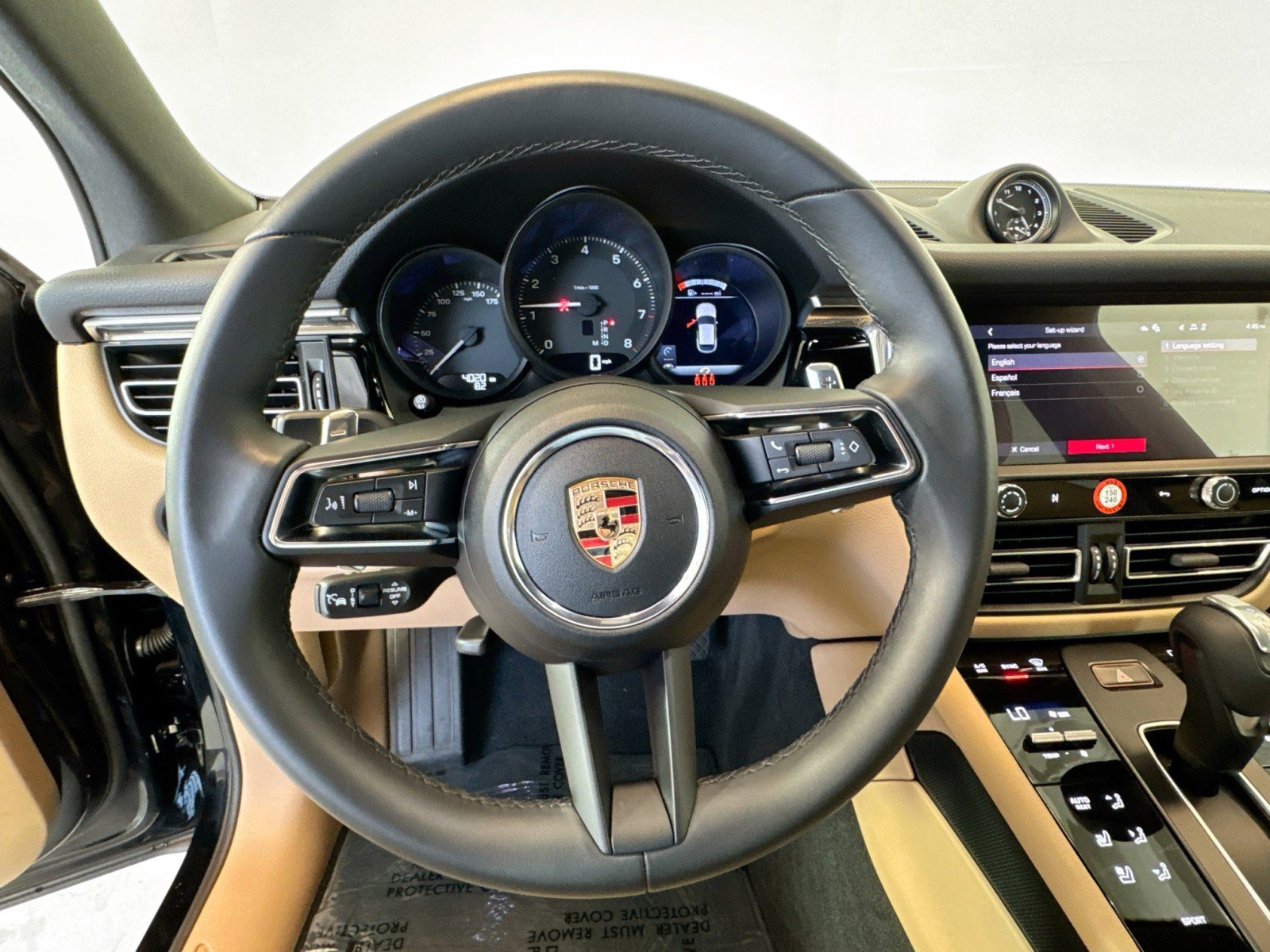 Certified 2025 Porsche Macan image 14