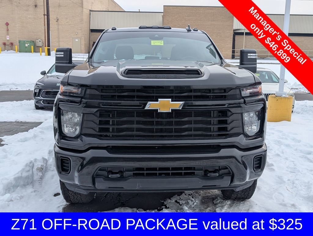 Used 2024 Chevrolet Silverado 2500 Custom w/ Custom Value Package image 2