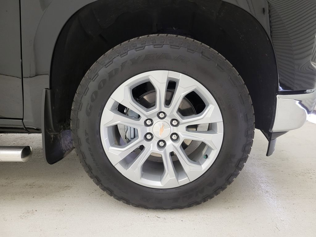 Used 2025 Chevrolet Silverado 1500 LTZ w/ LTZ Premium Package image 32
