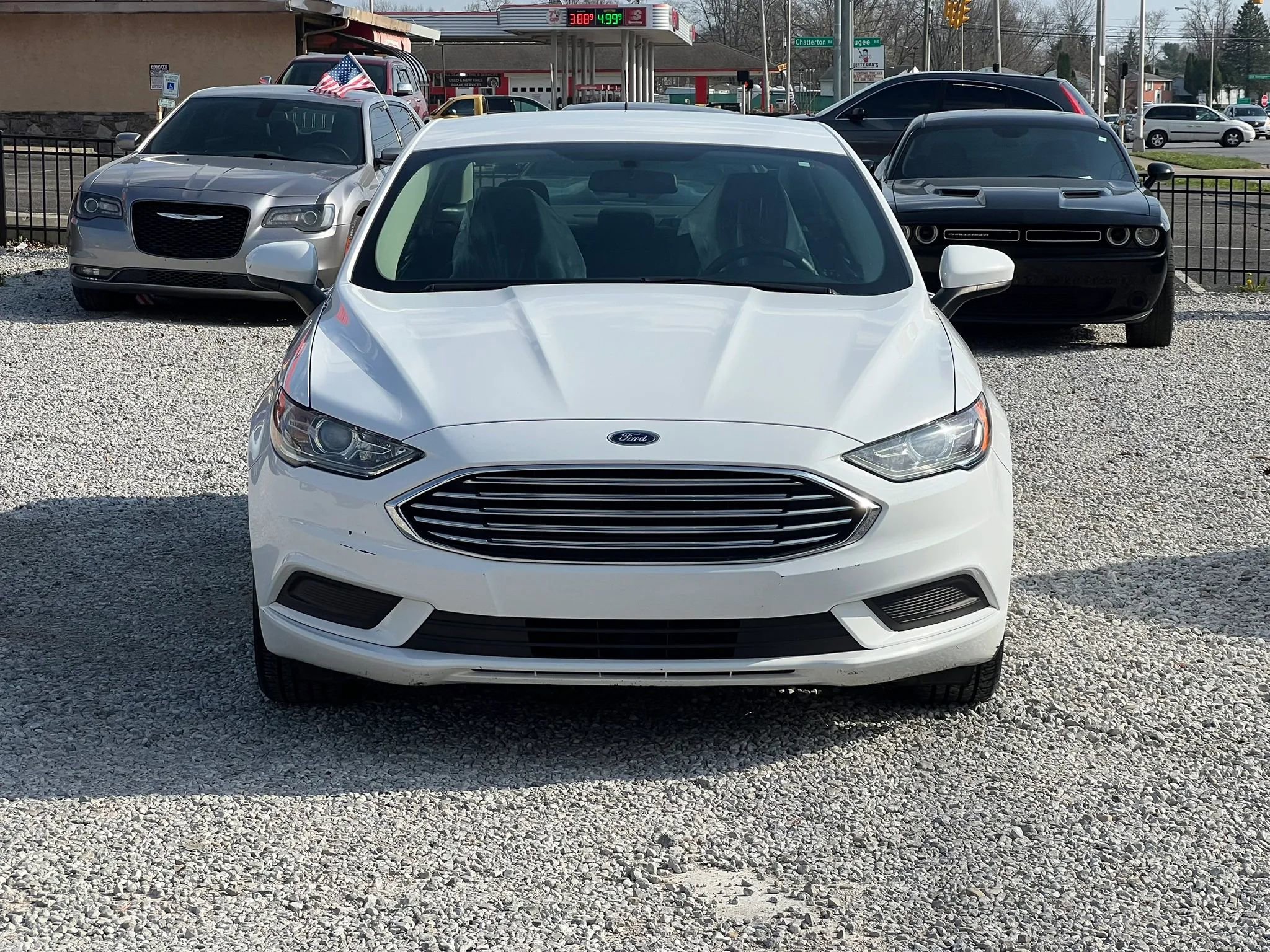 Used 2017 Ford Fusion SE image 2