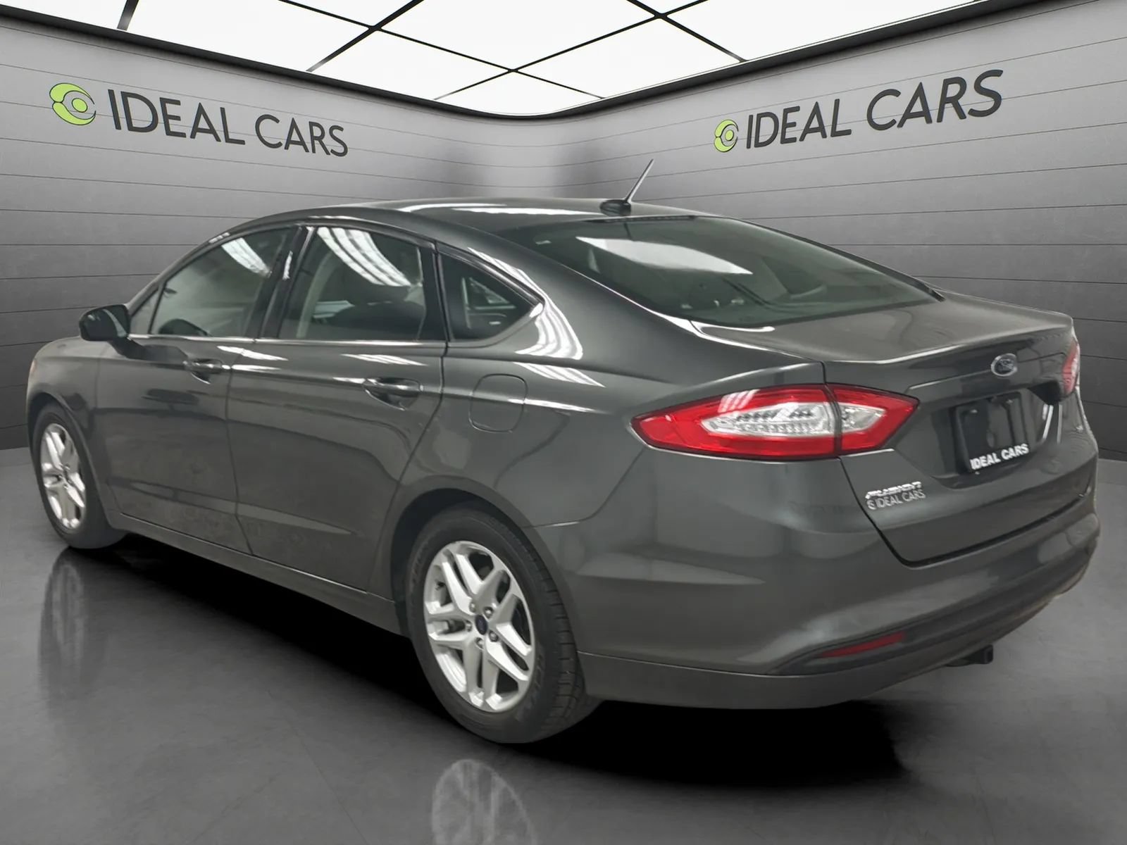 Used 2016 Ford Fusion SE FWD image 7