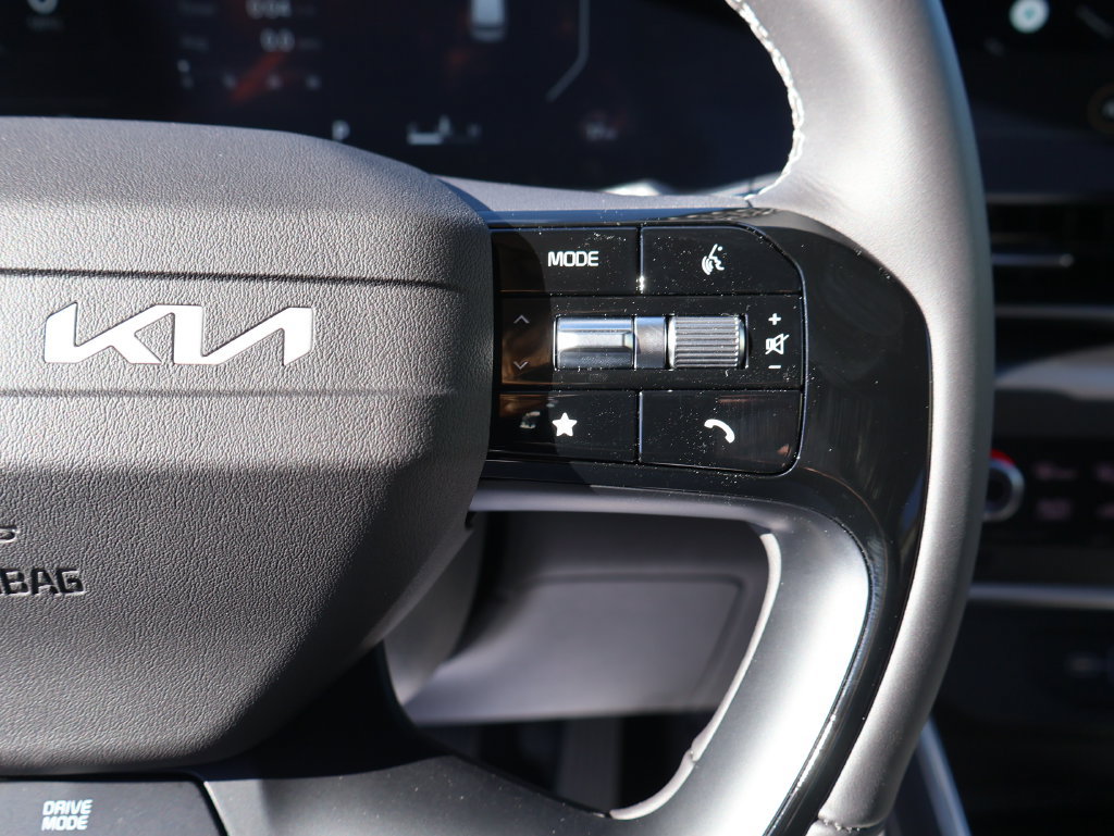 New 2027 Kia Carnival SX w/ Dark Edition Package FWD image 27