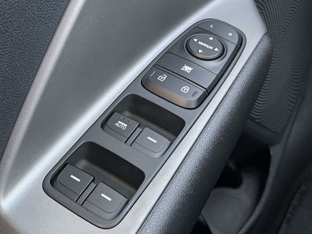 Used 2021 Kia Niro LX image 27