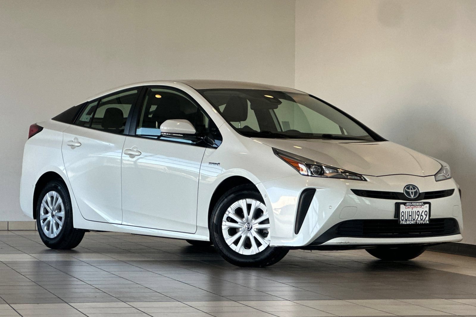 Certified 2020 Toyota Prius LE FWD image 2