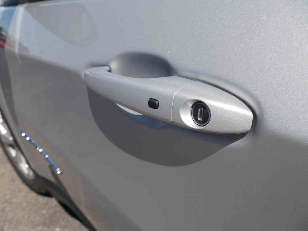 New 2025 Jeep Compass Latitude image 8