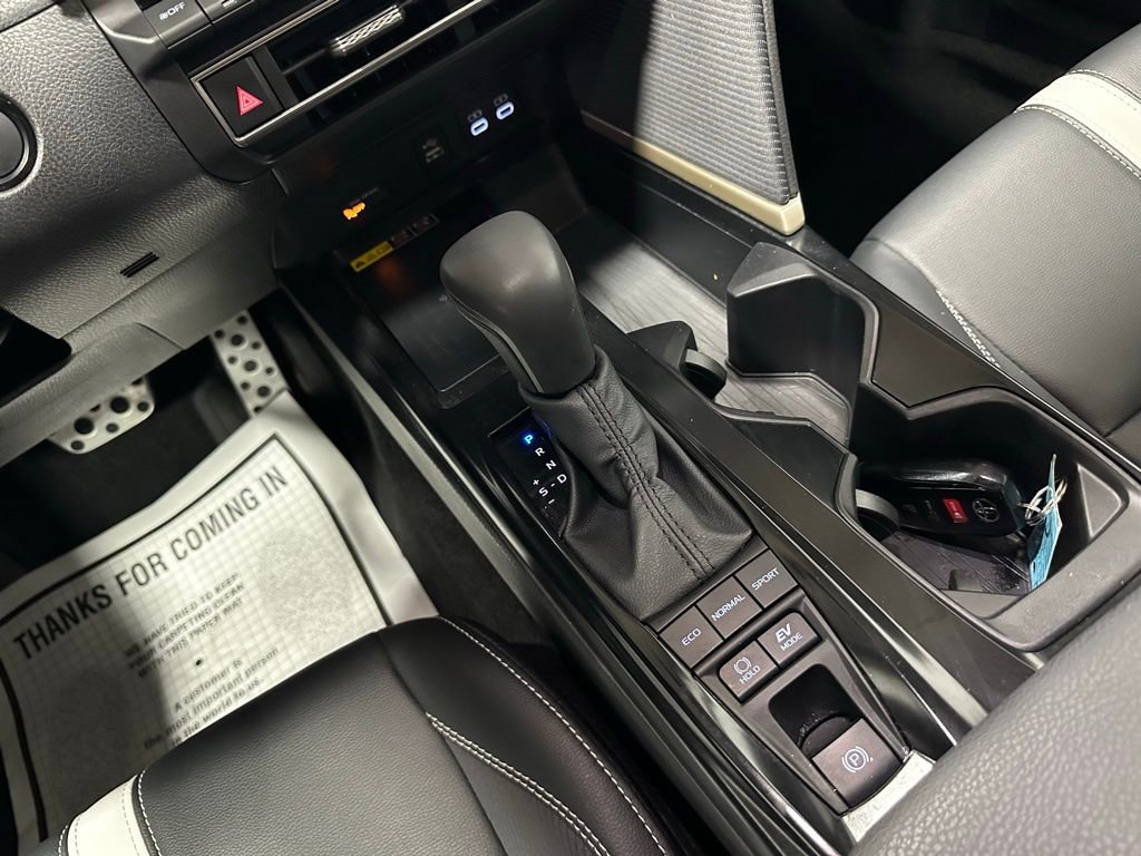 Used 2025 Toyota Camry SE image 40
