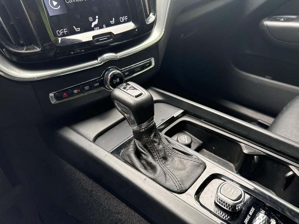 Used 2019 Volvo XC60 T6 Momentum w/ Multimedia Package AWD/4WD image 23
