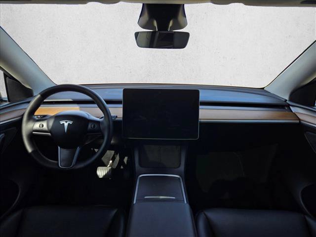Used 2025 Tesla Model Y Long Range RWD image 17