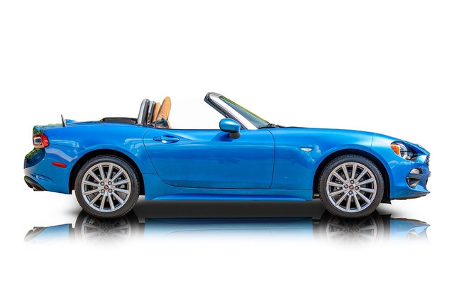 Used 2017 FIAT 124 Spider Lusso RWD image 2