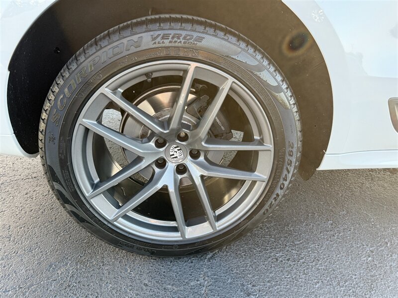 Used 2025 Porsche Macan Turbo AWD/4WD image 27