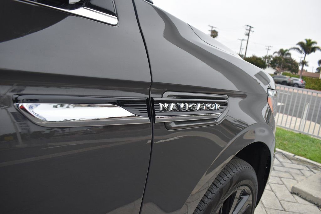 Used 2024 Lincoln Navigator Black Label image 6