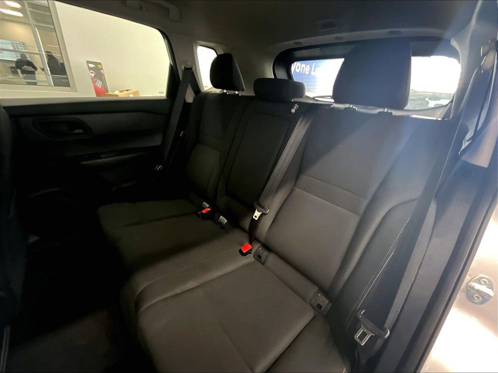 Used 2024 Nissan Rogue S image 15