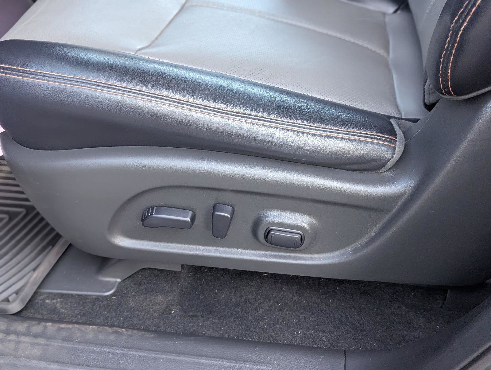 Used 2020 Nissan Pathfinder SL AWD/4WD image 31