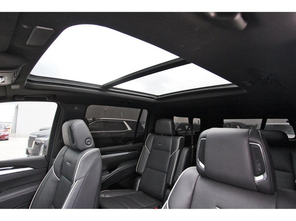 Used 2025 Cadillac Escalade ESV Sport AWD/4WD image 29