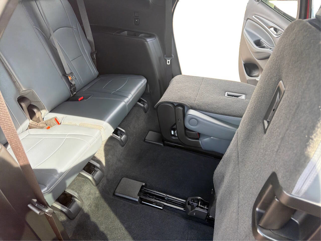 Used 2022 Buick Enclave Essence w/ Sport Touring Edition FWD image 40