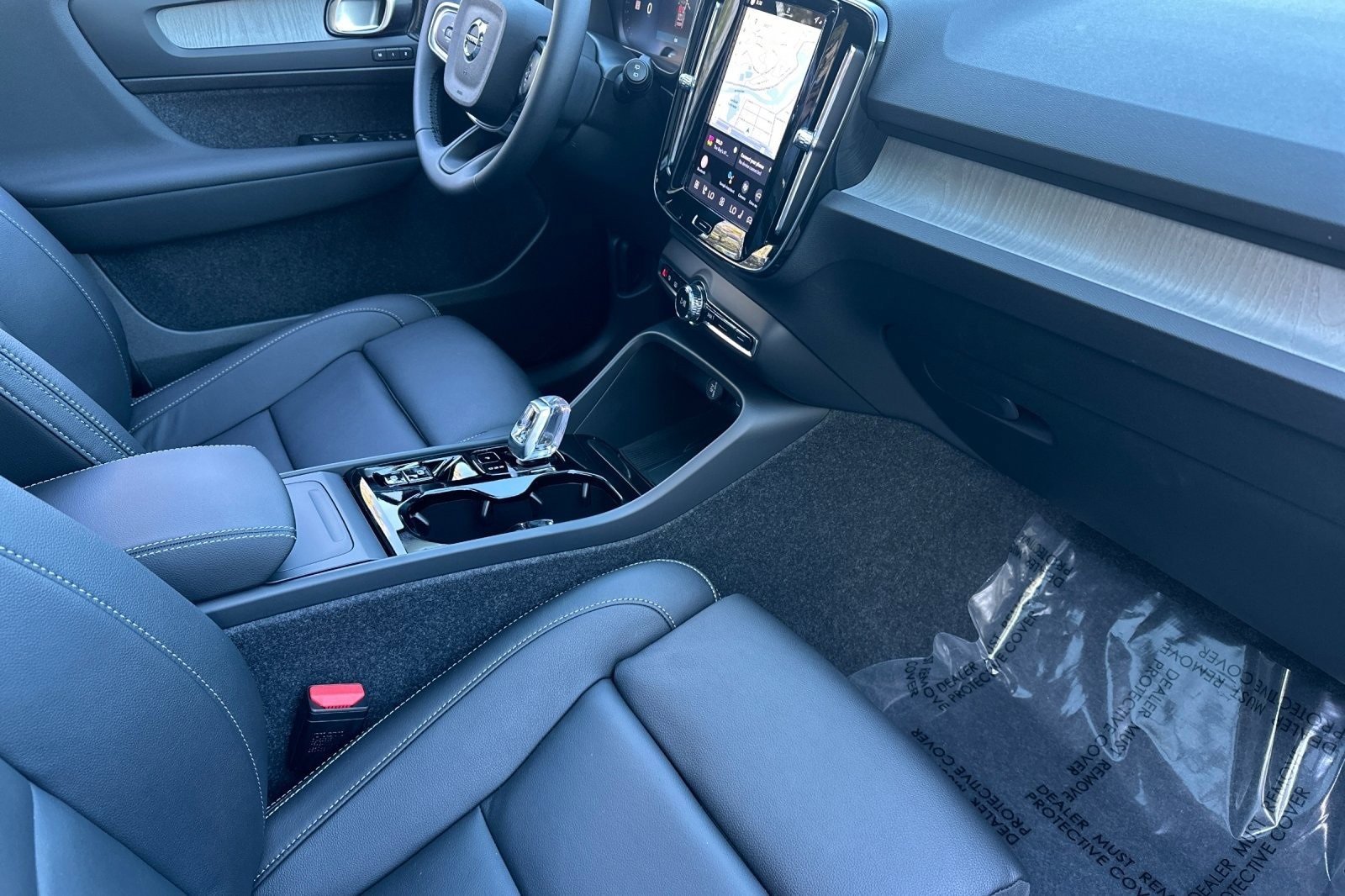 New 2026 Volvo XC40 B5 Ultra w/ Protection Package Premier image 18