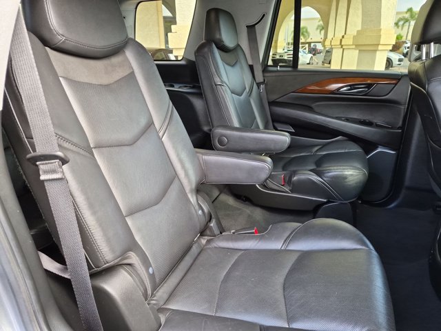 Used 2020 Cadillac Escalade Luxury w/ Escalade Sport Edition AWD/4WD image 21