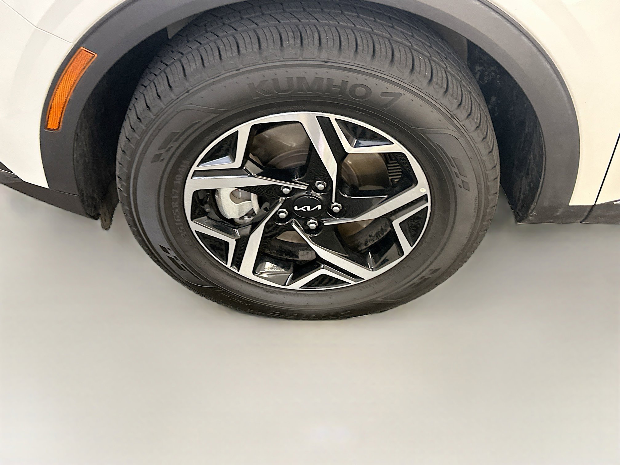 Used 2025 Kia Sportage LX image 11