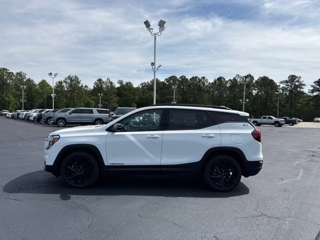 Used 2023 GMC Terrain SLT w/ Tech Package image 6