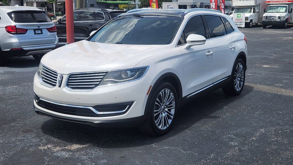 Used 2016 Lincoln MKX Reserve w/ Technology Package FWD image 2