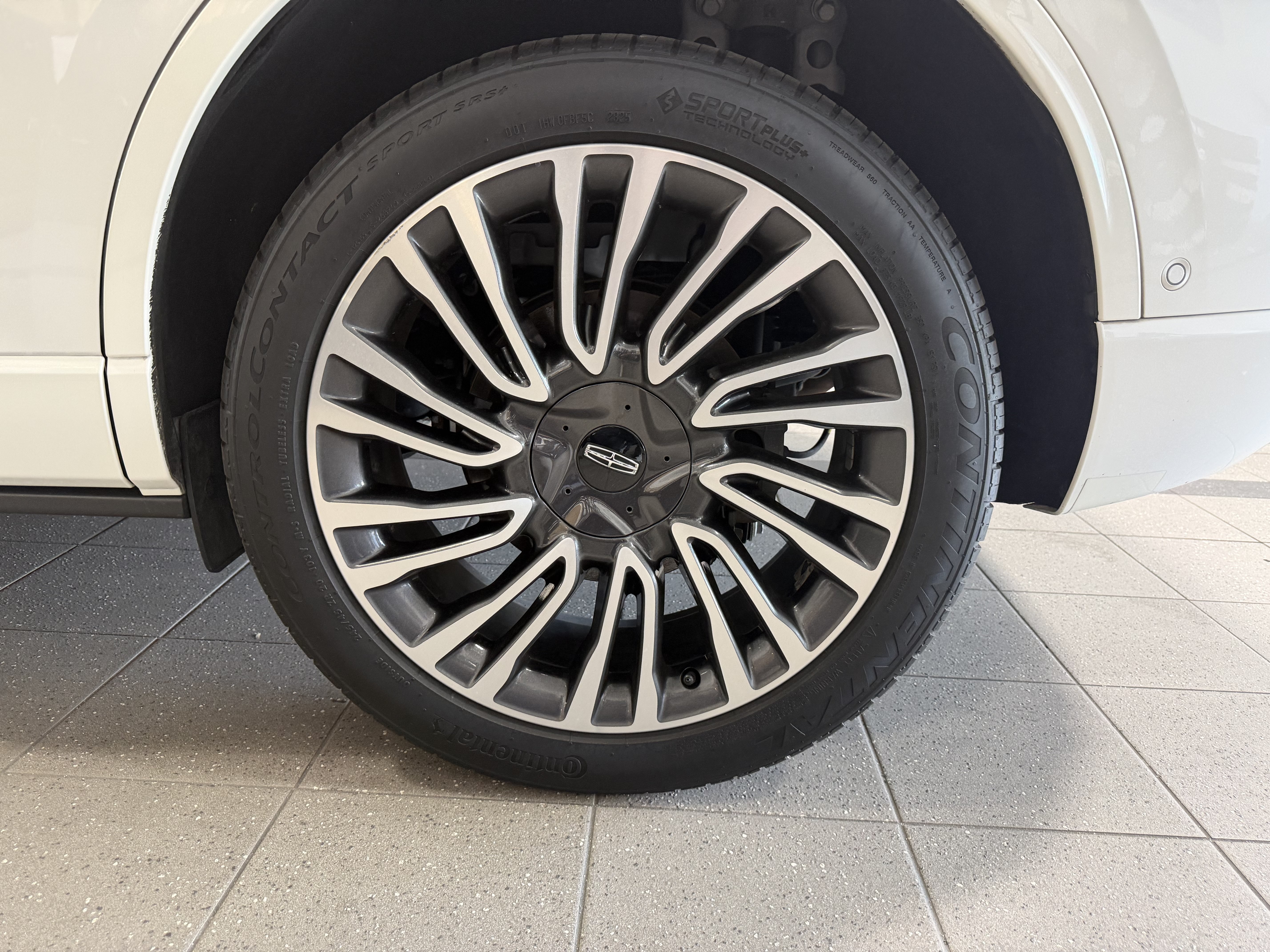 Used 2022 Lincoln Corsair AWD w/ Premium Package image 7