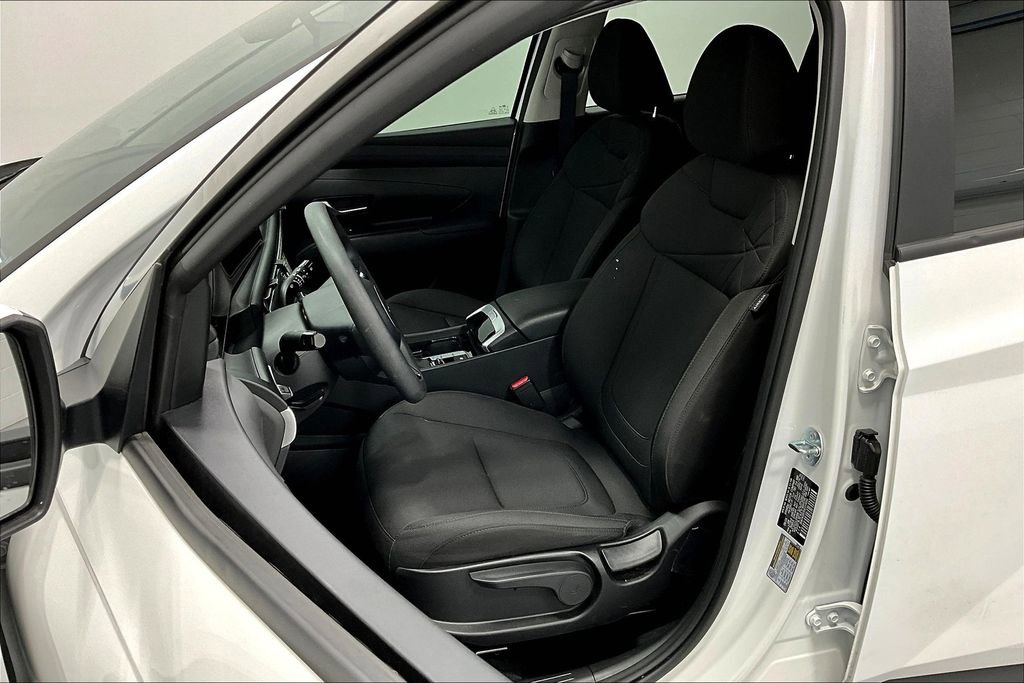 Used 2025 Hyundai Tucson SE image 32