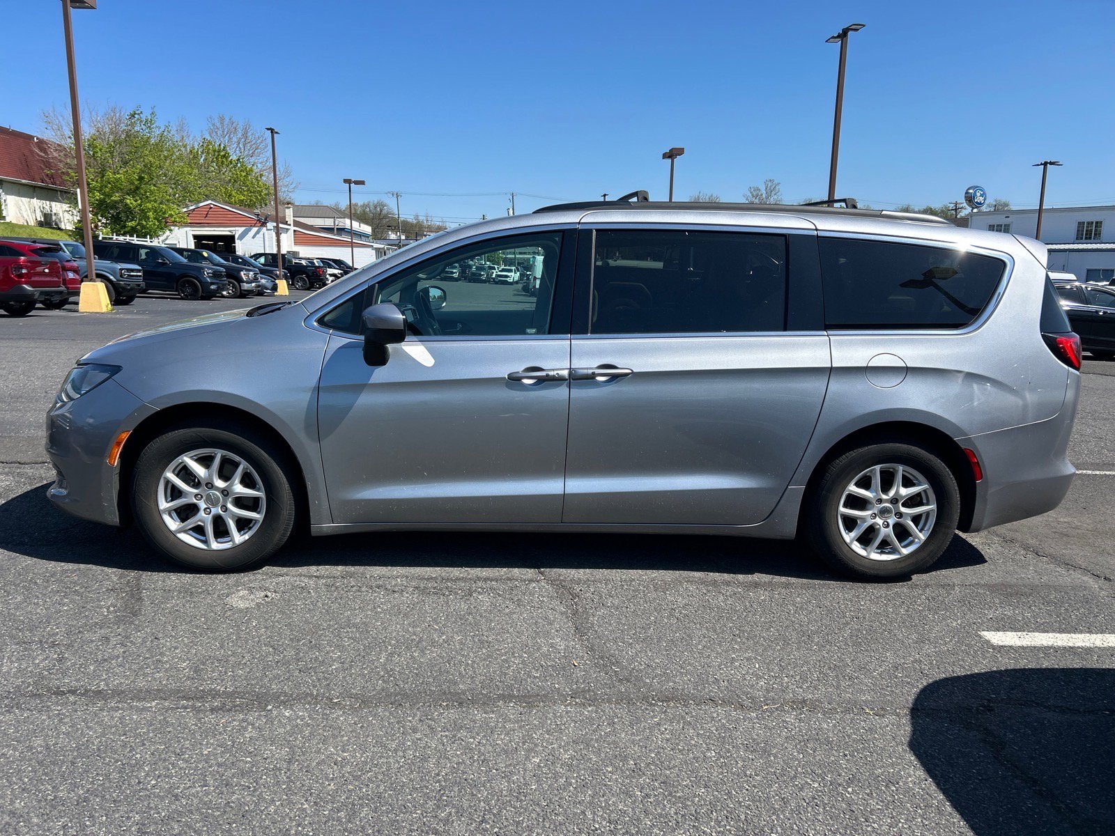Used 2020 Chrysler Voyager Lxi FWD image 8