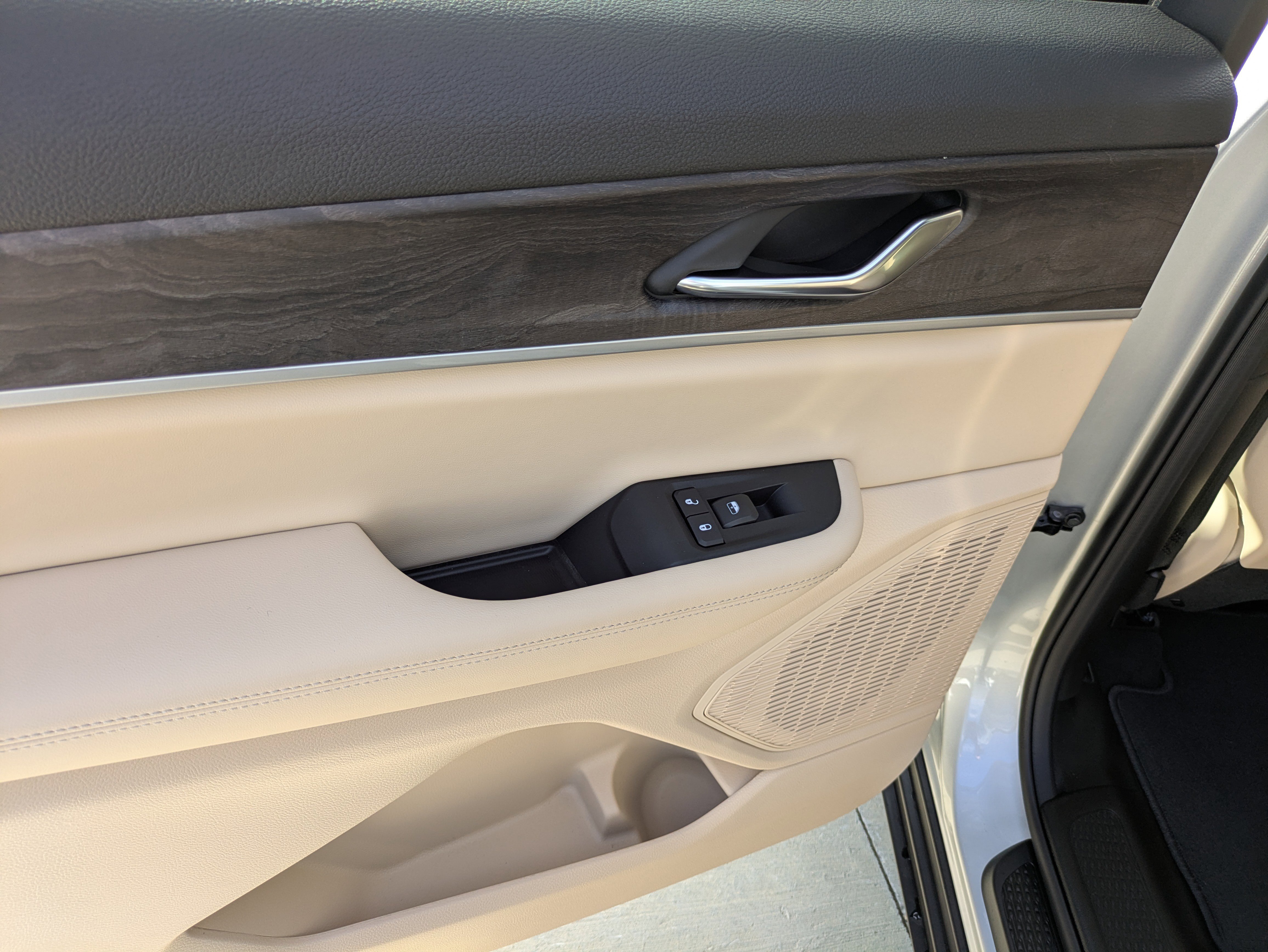 New 2025 Jeep Grand Cherokee L Limited w/ Trailer Tow Package image 12