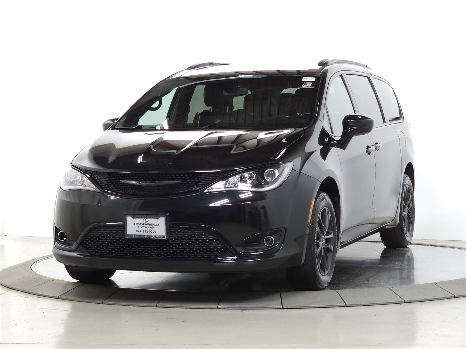 Used 2020 Chrysler Pacifica Touring-L w/ Premium Audio Group AWD/4WD image 3