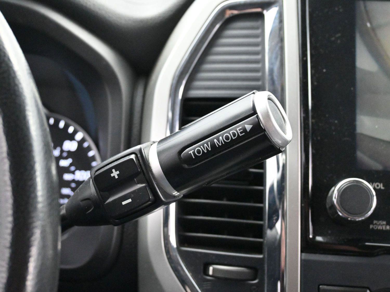 Used 2020 Nissan Titan SV w/ SV Convenience Package image 27