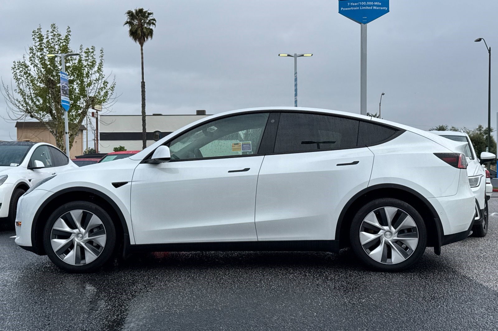 Used 2022 Tesla Model Y Long Range AWD/4WD image 2