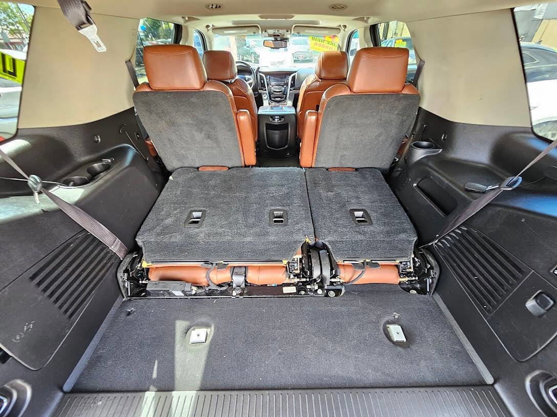 Used 2015 Cadillac Escalade Luxury image 41