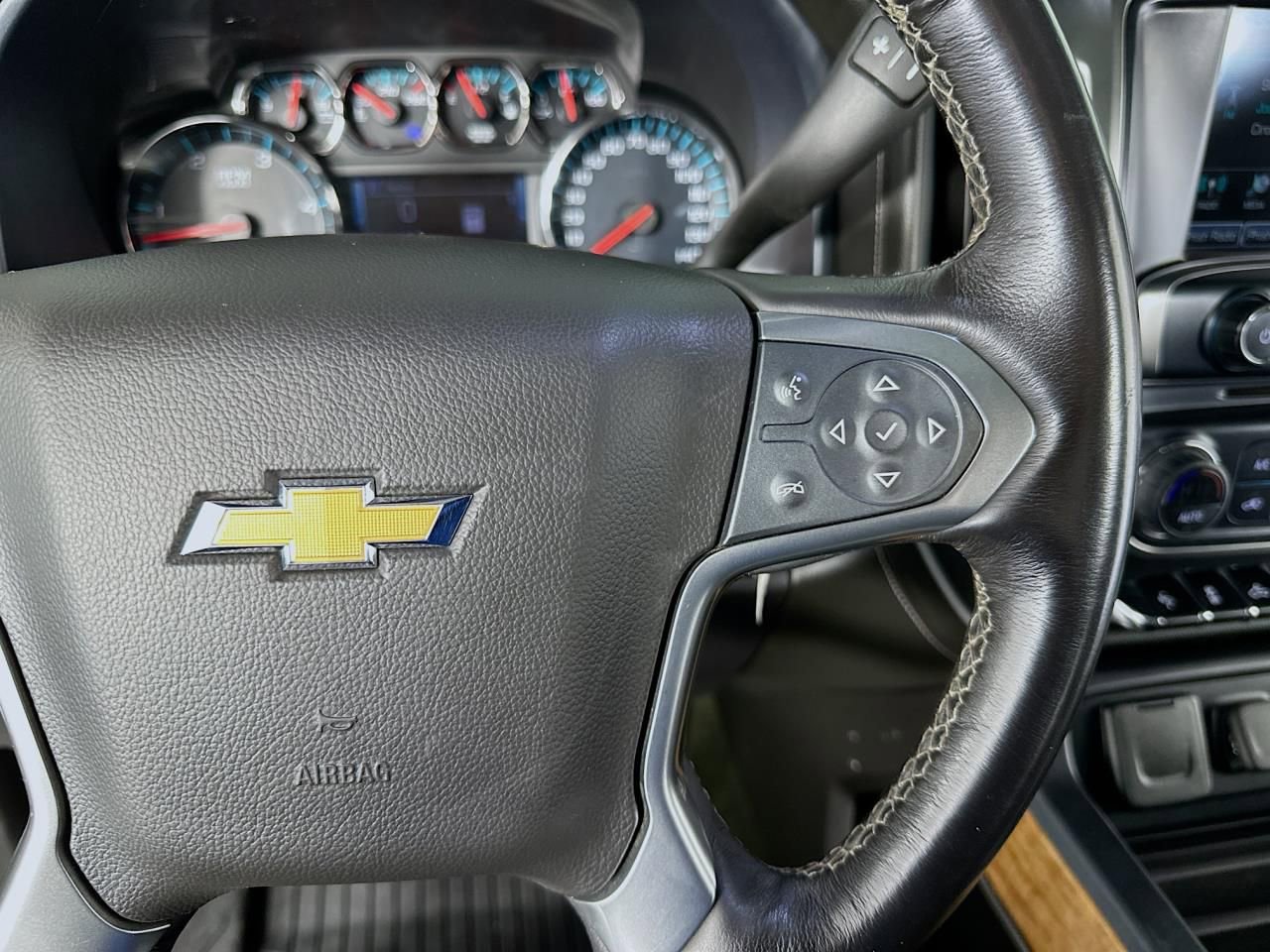 Used 2018 Chevrolet Silverado 2500 LTZ w/ Duramax Plus Package image 38