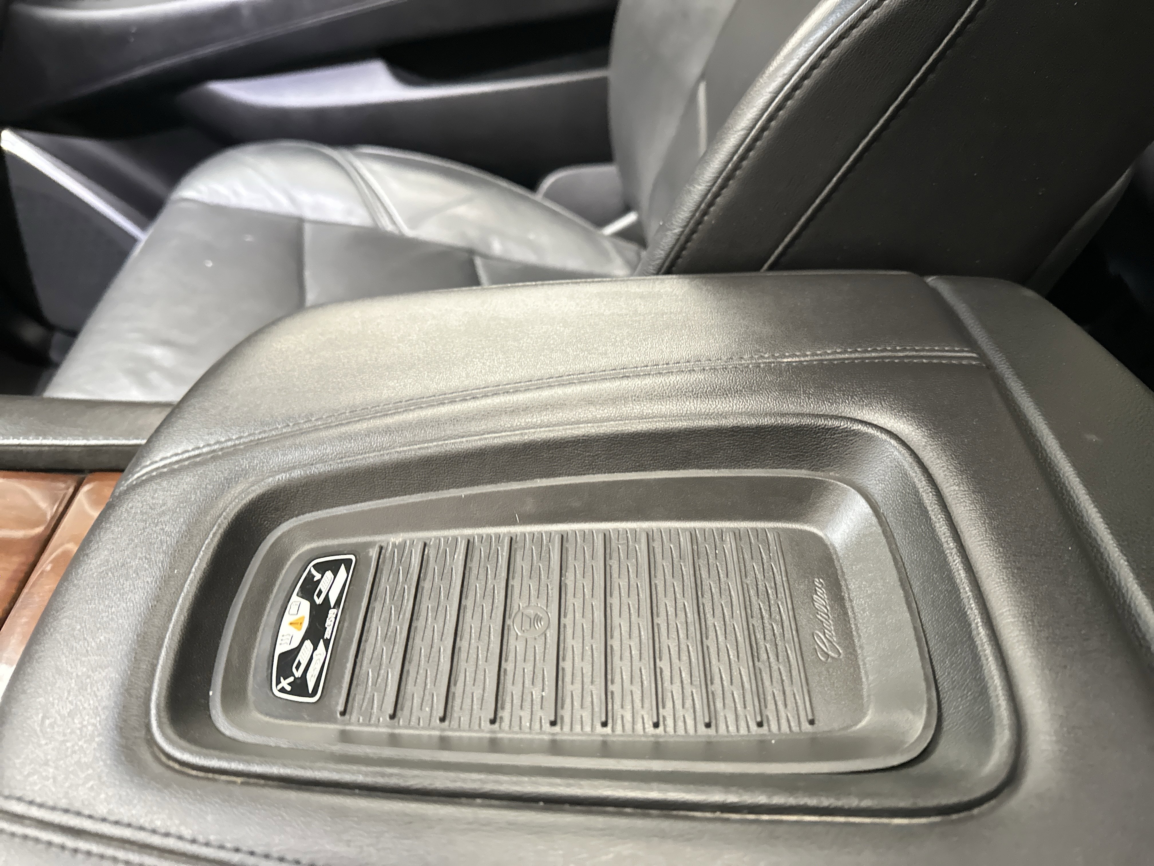 Used 2019 Cadillac Escalade Premium Luxury w/ LPO, Radiant Package image 47