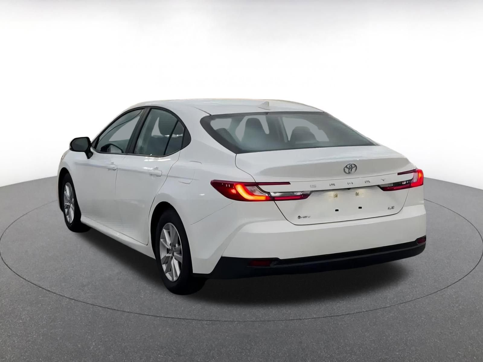 Used 2025 Toyota Camry LE image 12