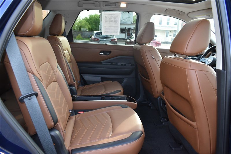 Used 2022 Nissan Pathfinder Platinum w/ Cargo Package image 34