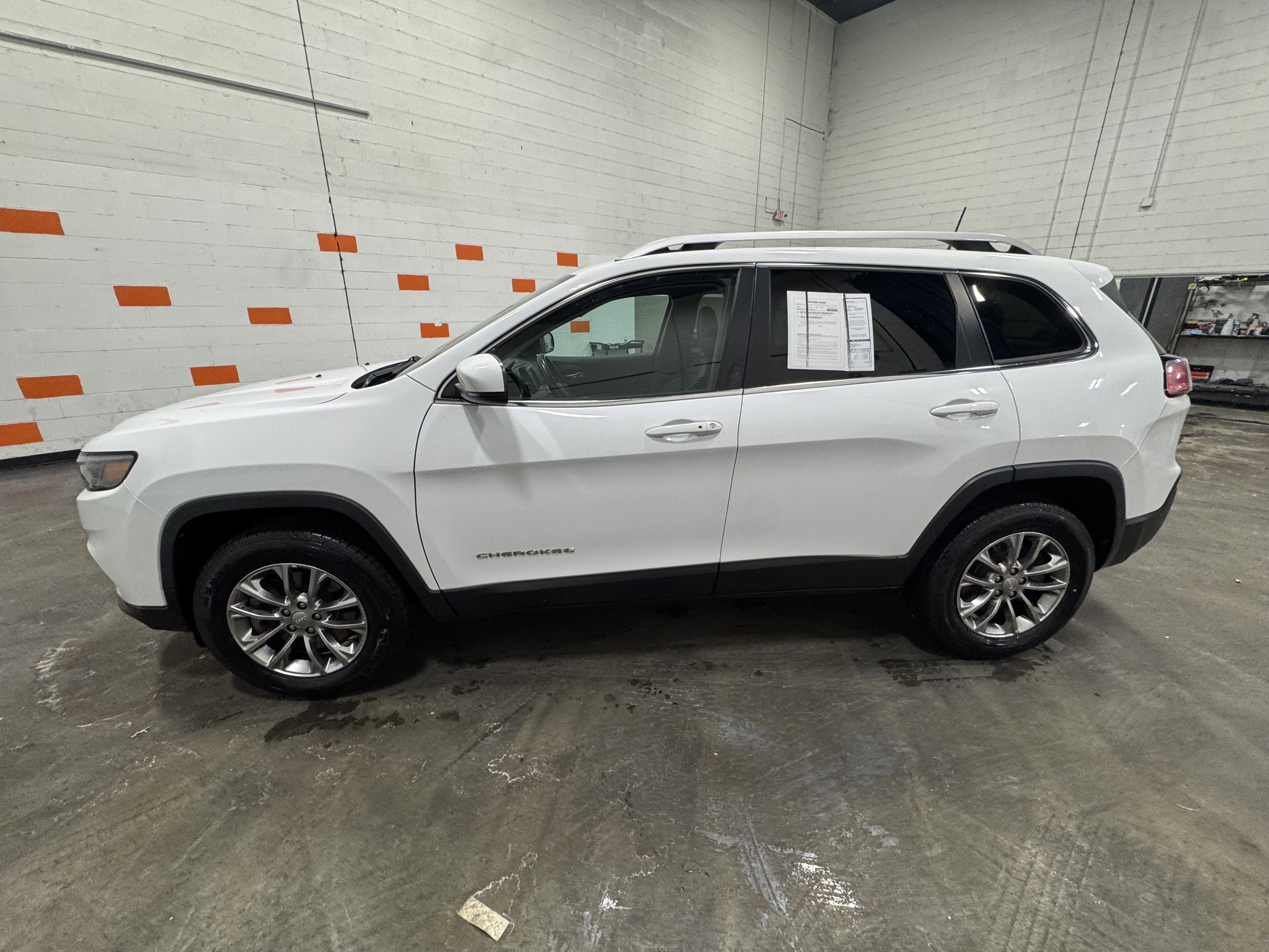 Used 2019 Jeep Cherokee Latitude Plus w/ Cold Weather Group image 13
