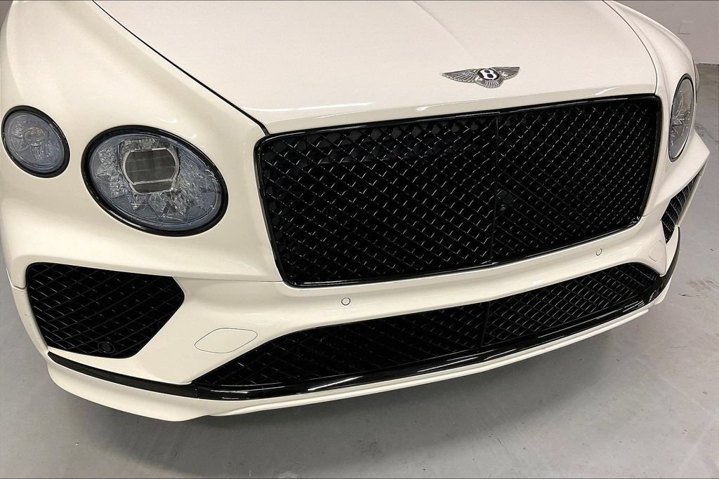Used 2022 Bentley Bentayga AWD/4WD image 32