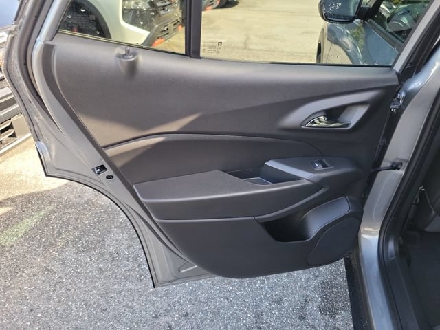 Used 2025 Chevrolet Trax RS w/ Sunroof Package FWD image 13