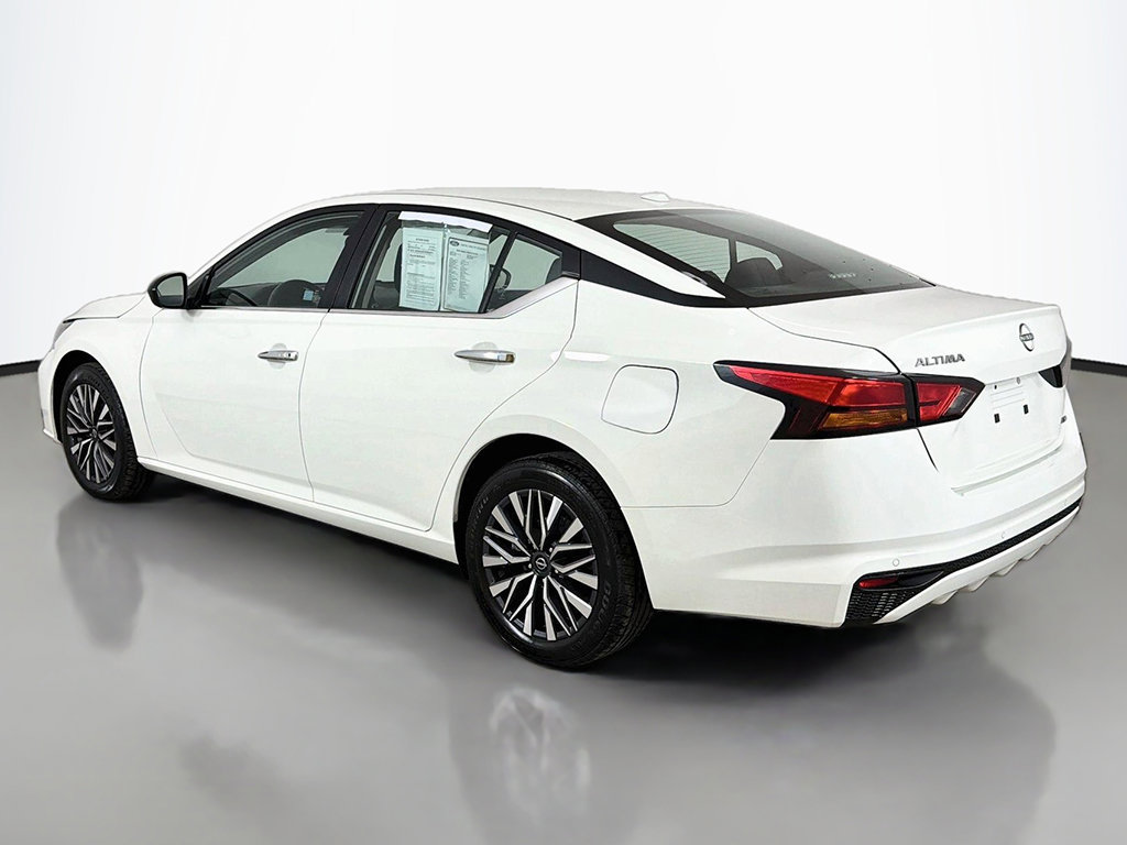 Used 2025 Nissan Altima 2.5 SV AWD/4WD image 7