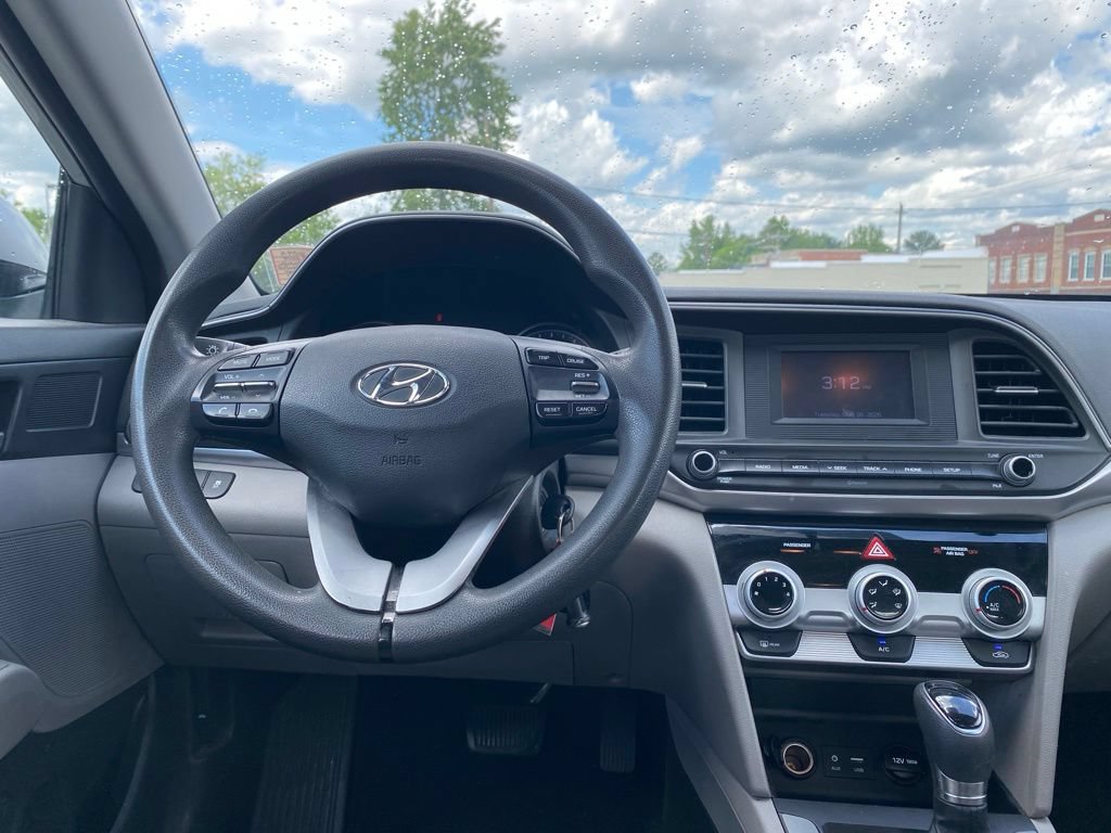 Used 2019 Hyundai Elantra SE FWD image 13