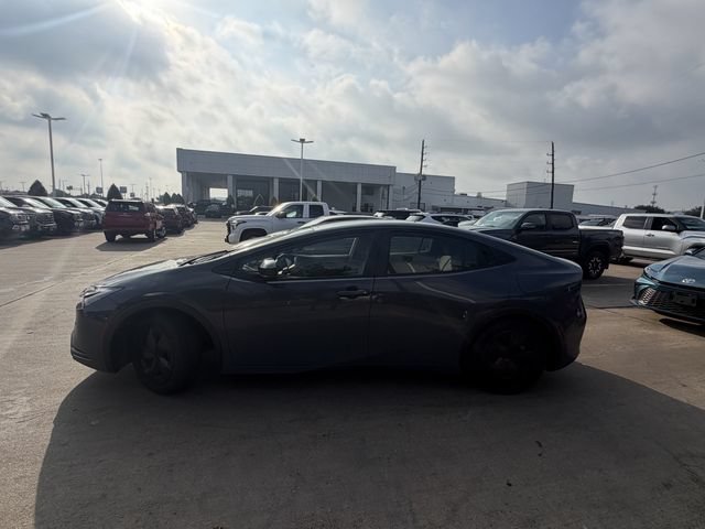 Used 2025 Toyota Prius Plug-In Hybrid FWD image 8