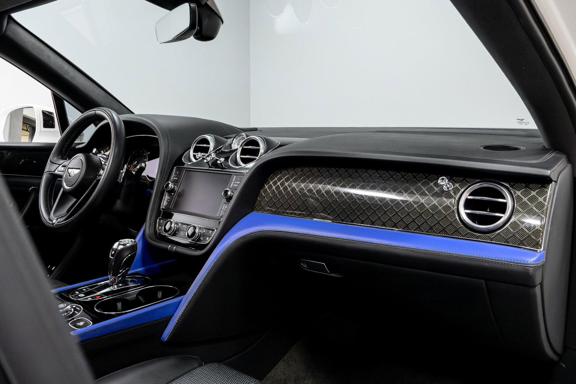 Used 2020 Bentley Bentayga Design Series image 22