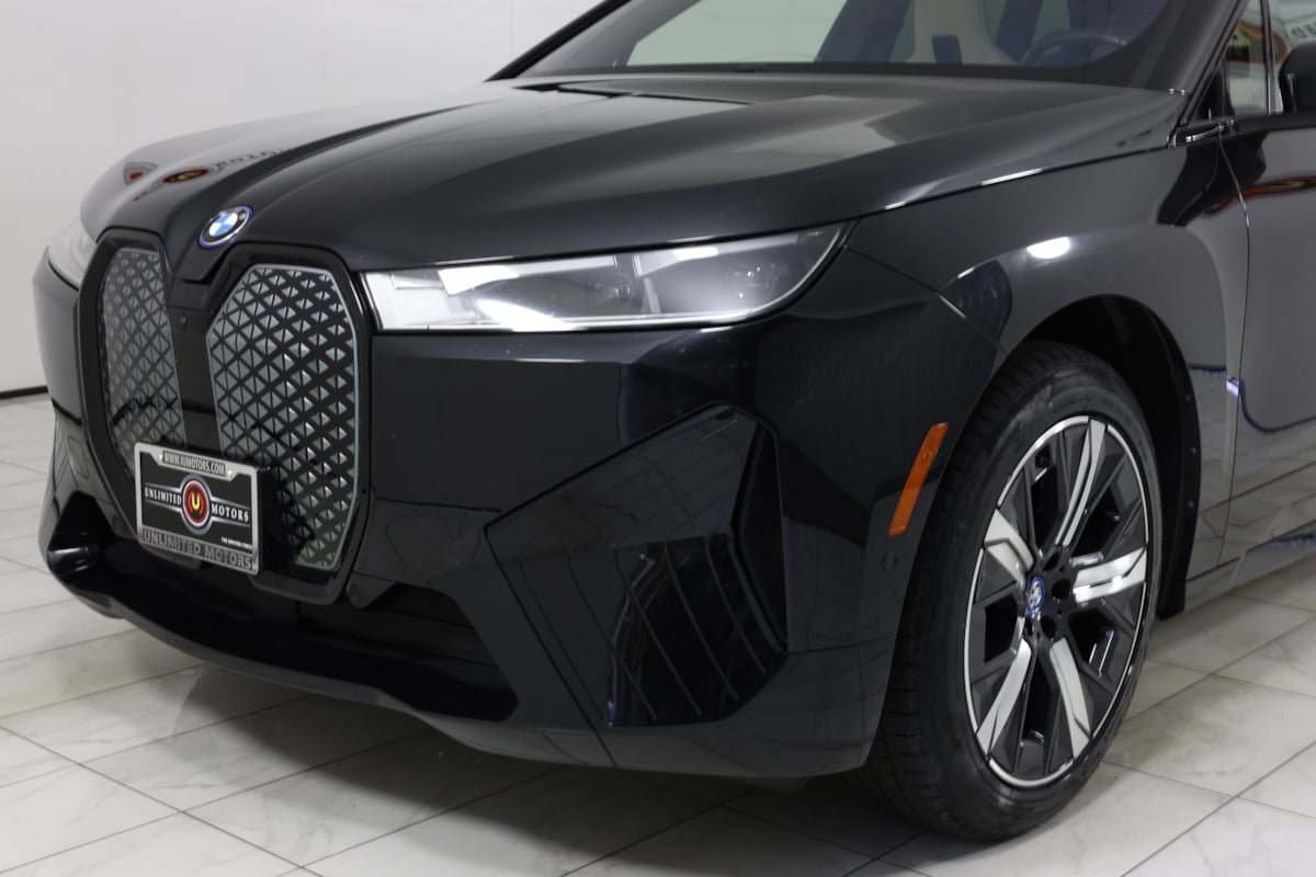 Used 2024 BMW iX xDrive50 w/ Premium Package AWD/4WD image 47