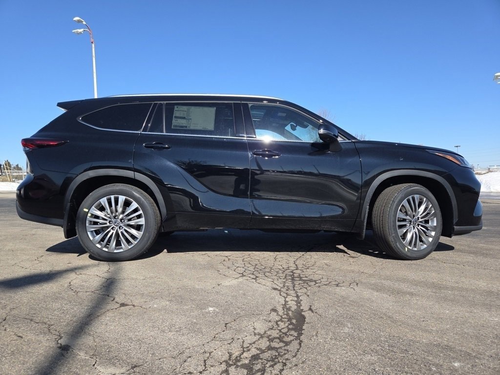New 2026 Toyota Highlander Platinum image 28