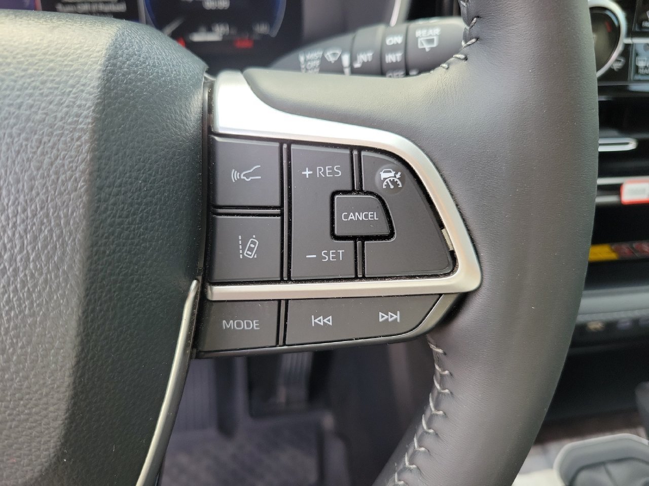 Used 2026 Toyota Highlander Limited AWD/4WD image 21