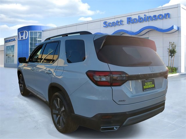 Certified 2025 Honda Pilot Elite image 3