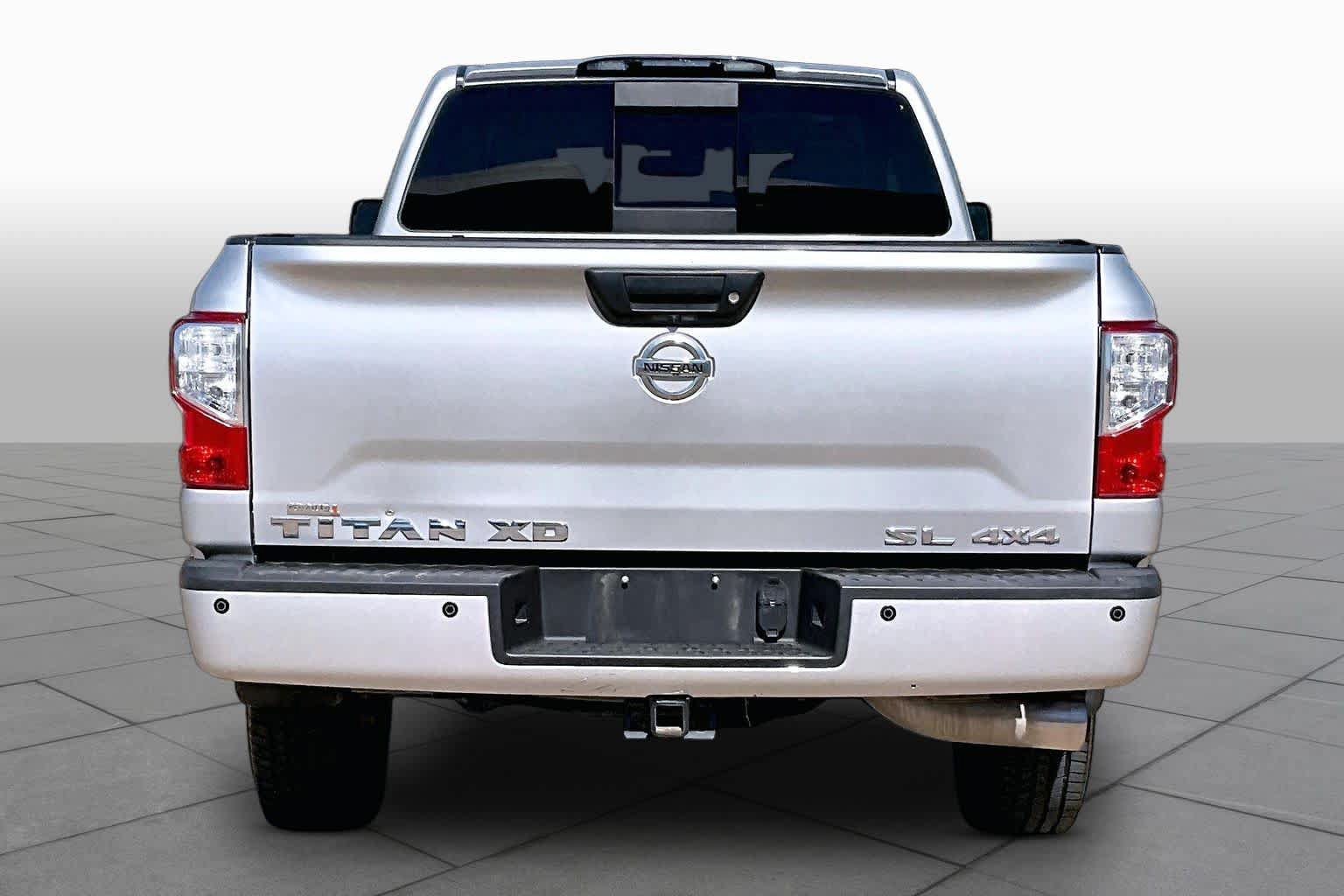 Used 2017 Nissan Titan SL AWD/4WD image 5
