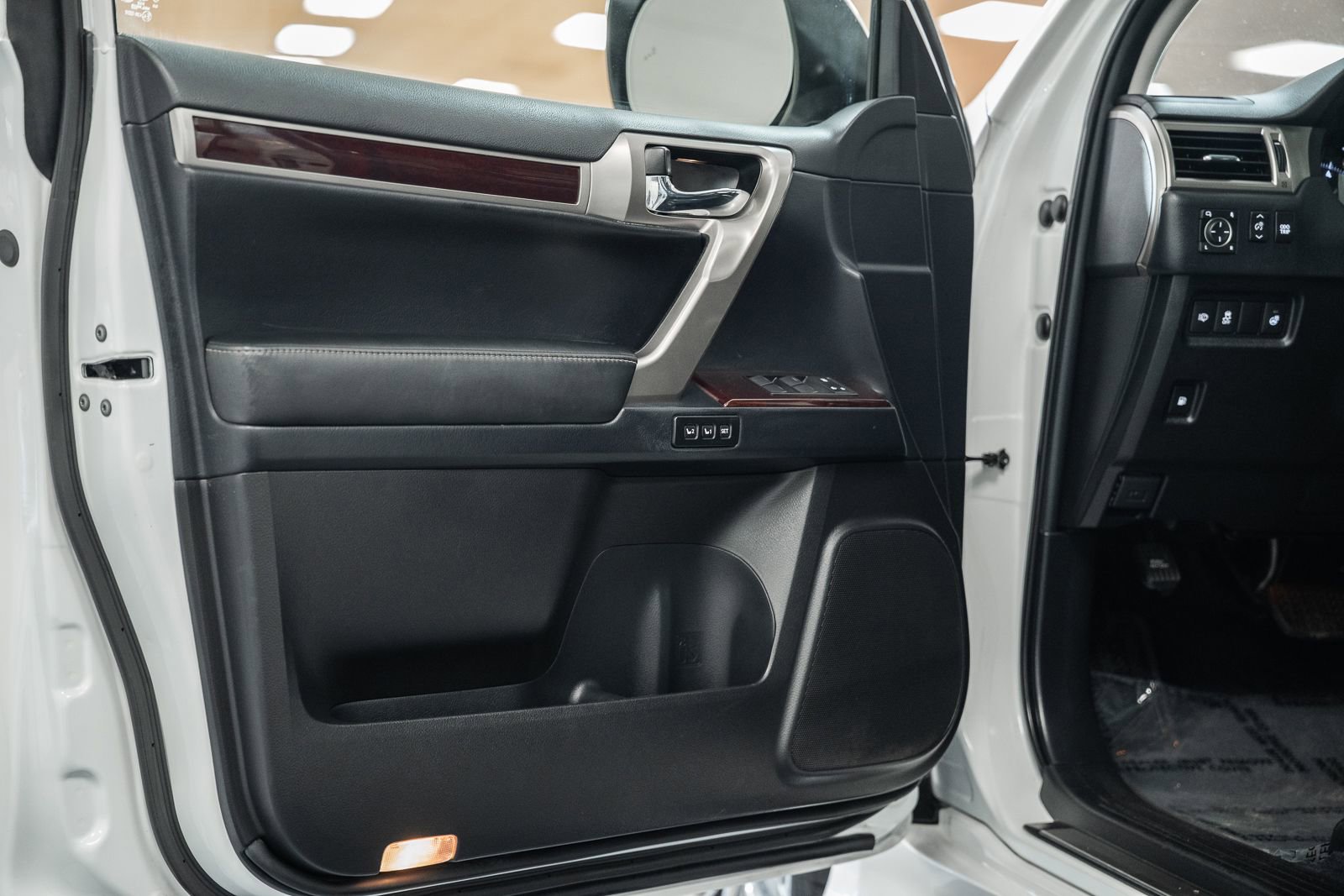 Used 2017 Lexus GX 460 Luxury w/ Sport Design Package image 48