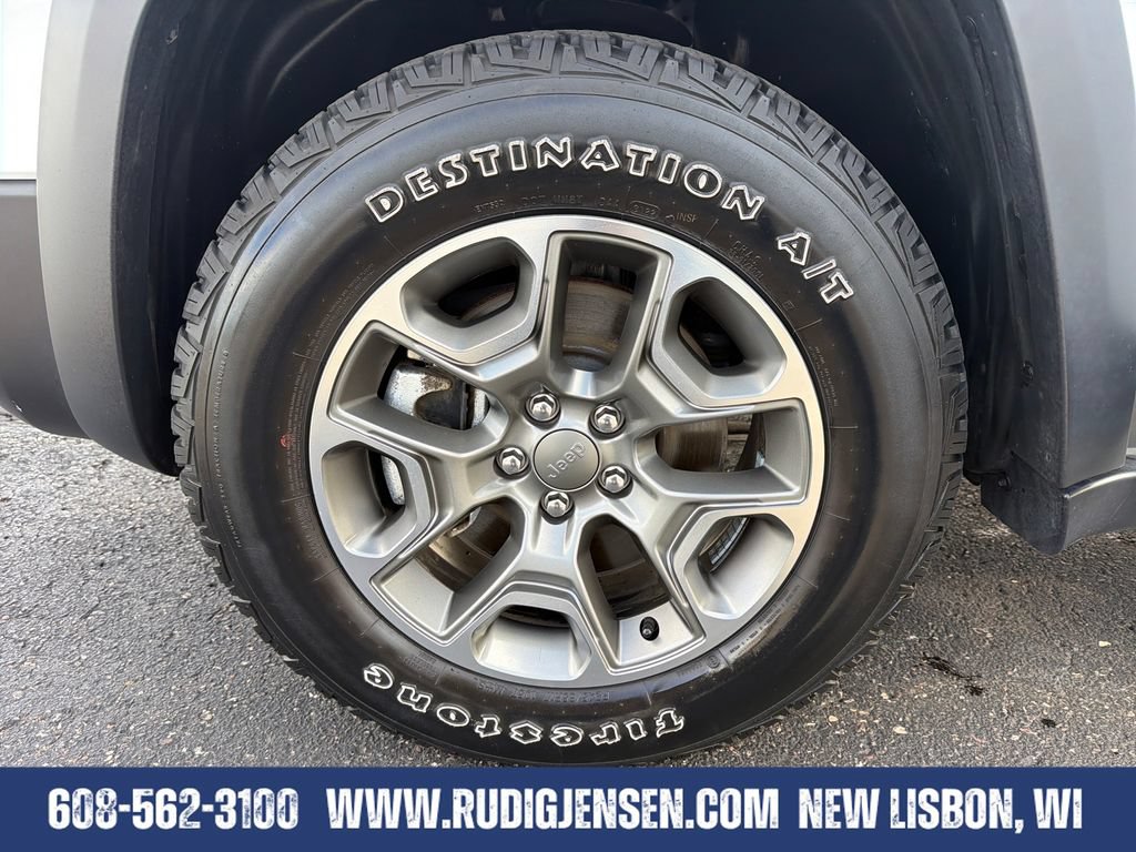 Used 2022 Jeep Cherokee Trailhawk AWD/4WD image 26